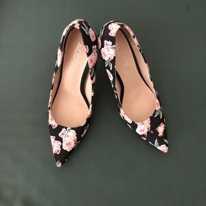 Aldo Black / Floral Pumps